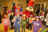 وفد من مدينة اللد يزور مرضى غزة في مستشفى تل هشومير  